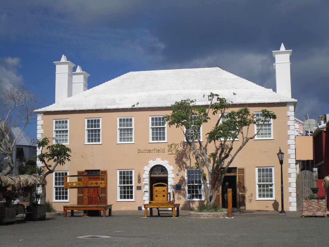 Bermuda---19-St-Georges---pillories-in-King-Square.JPG