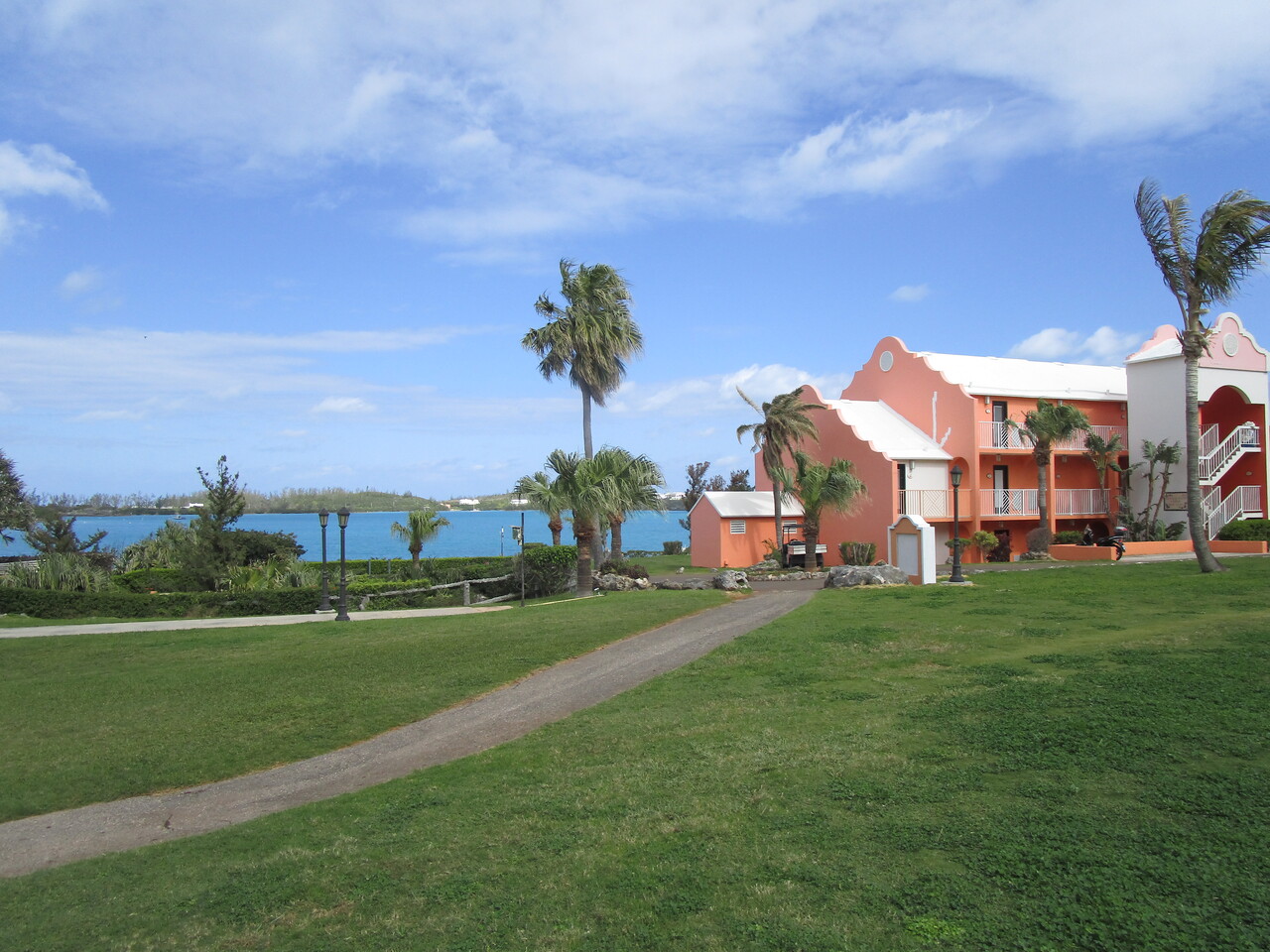 Bermuda---4-Hamilton-Building---our-room.JPG