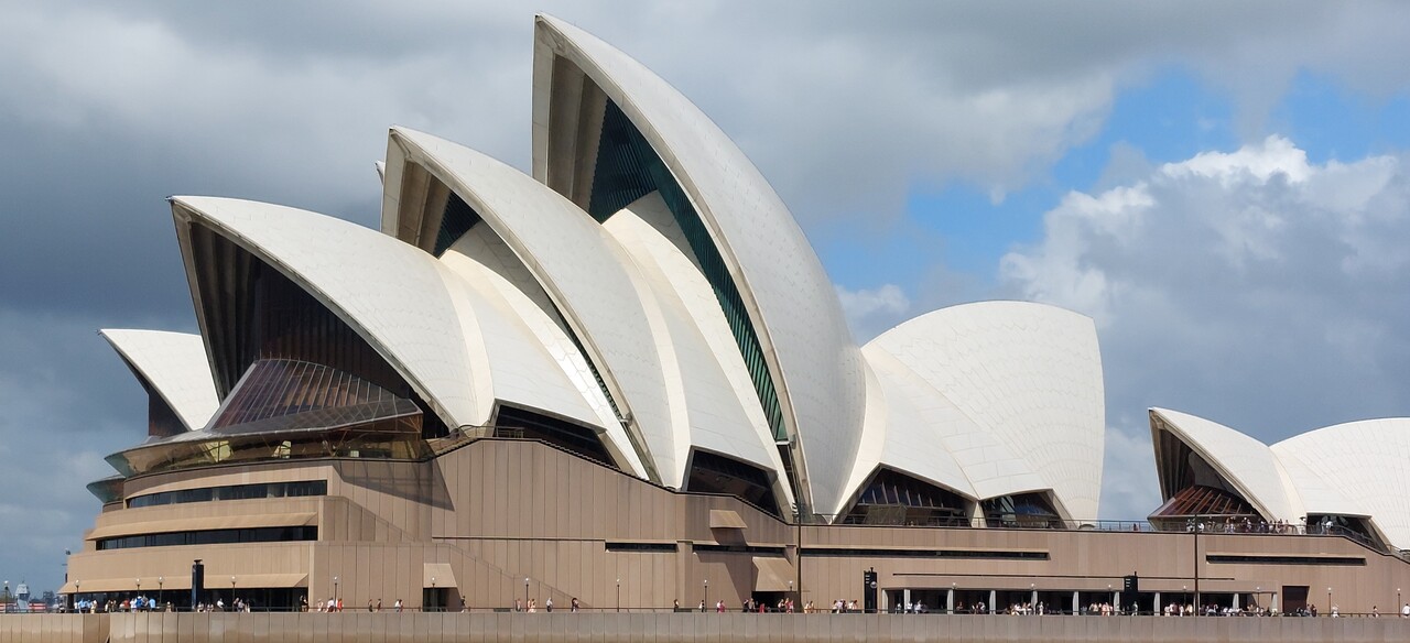 Ferry-to-Taronga-Zoo-5--Sydney-Opera-House-2.jpg