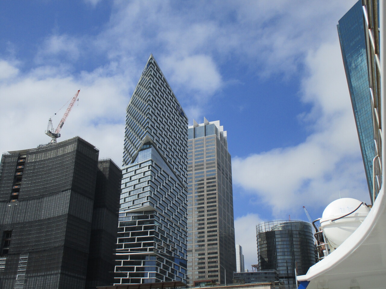 Ferry-to-Taronga-Zoo-9-Looking-at-Sydney-skyscrapers-2.JPG