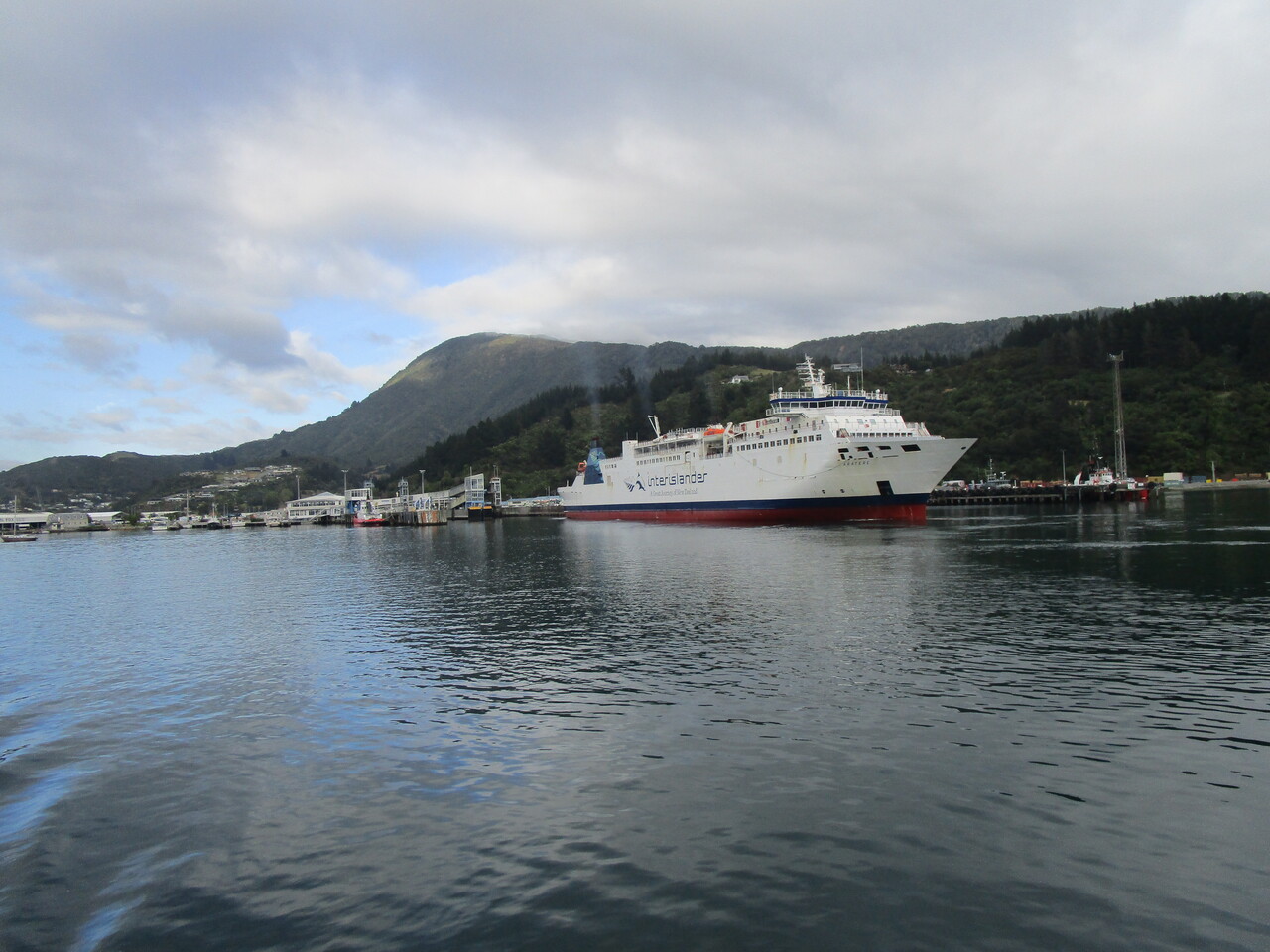 Picton-10-Leaving--Dock--Interislander-ship.JPG