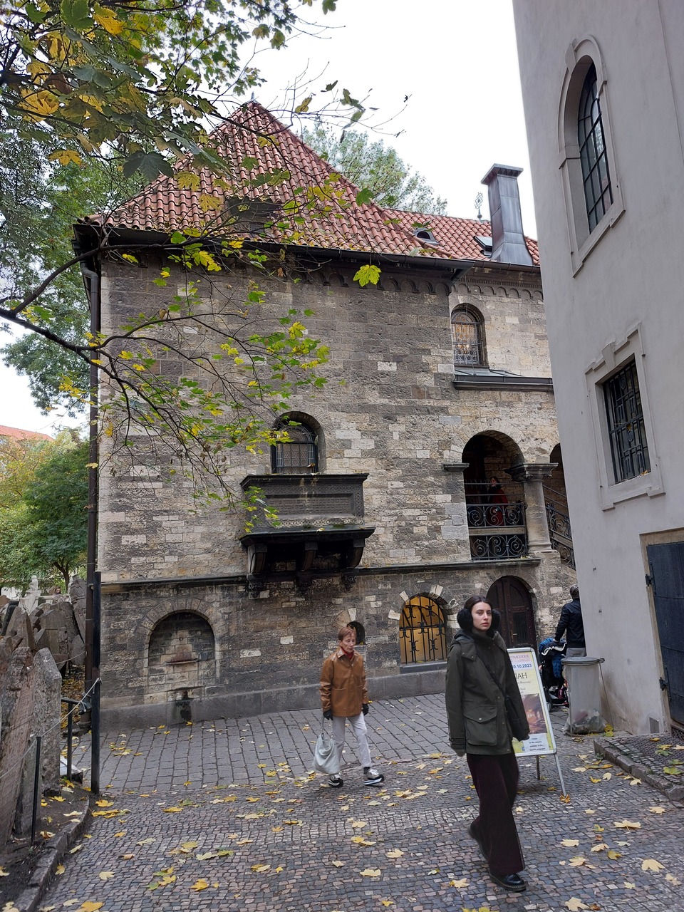 Prague-Jewish-14---Jewish-Cemetery.jpg