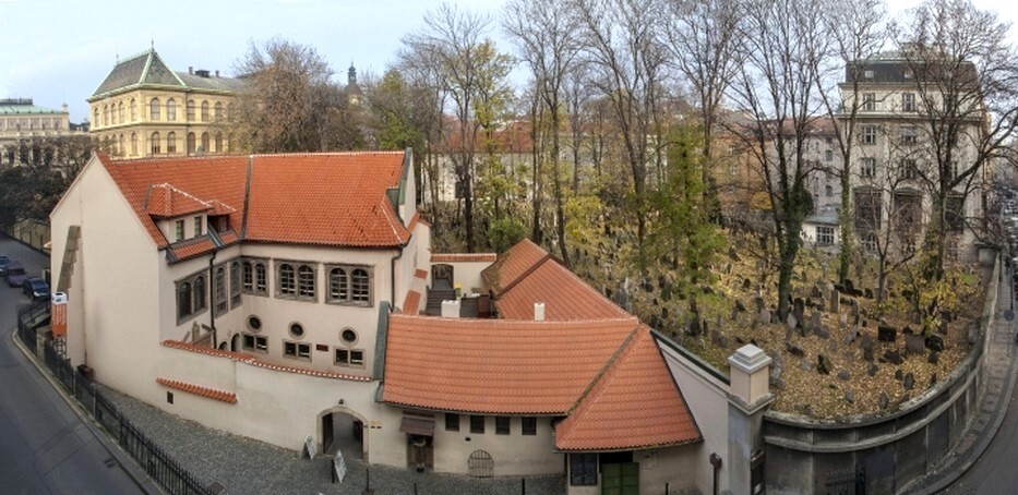 Prague-Jewish-21---Pinkas-Synagogue---cemetery.jpg
