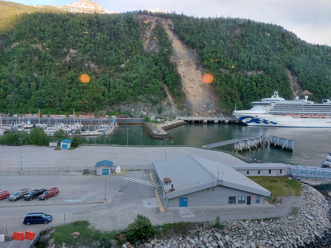 Skagway-dock-7---Landslide-blocking-road.jpg