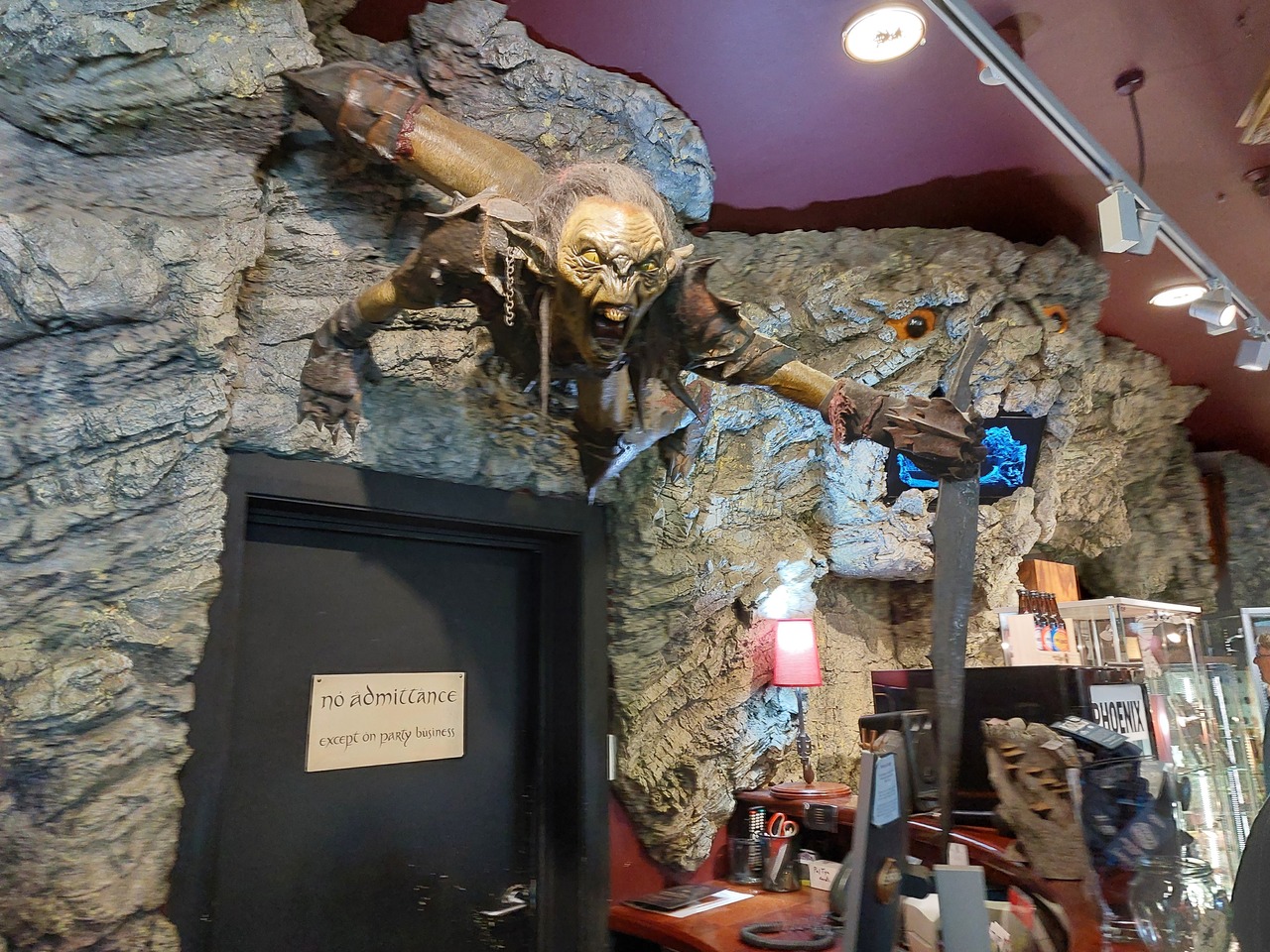 Weta-Cave-2-souvenir--shop.jpg